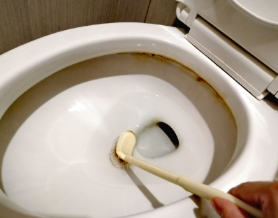 便器が古くなって汚れが気になるトイレも…