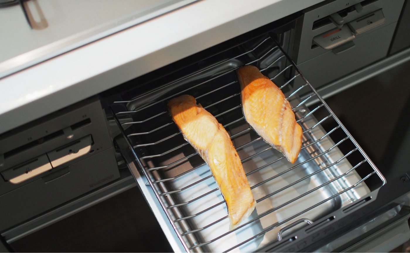 調理中の魚焼きグリル