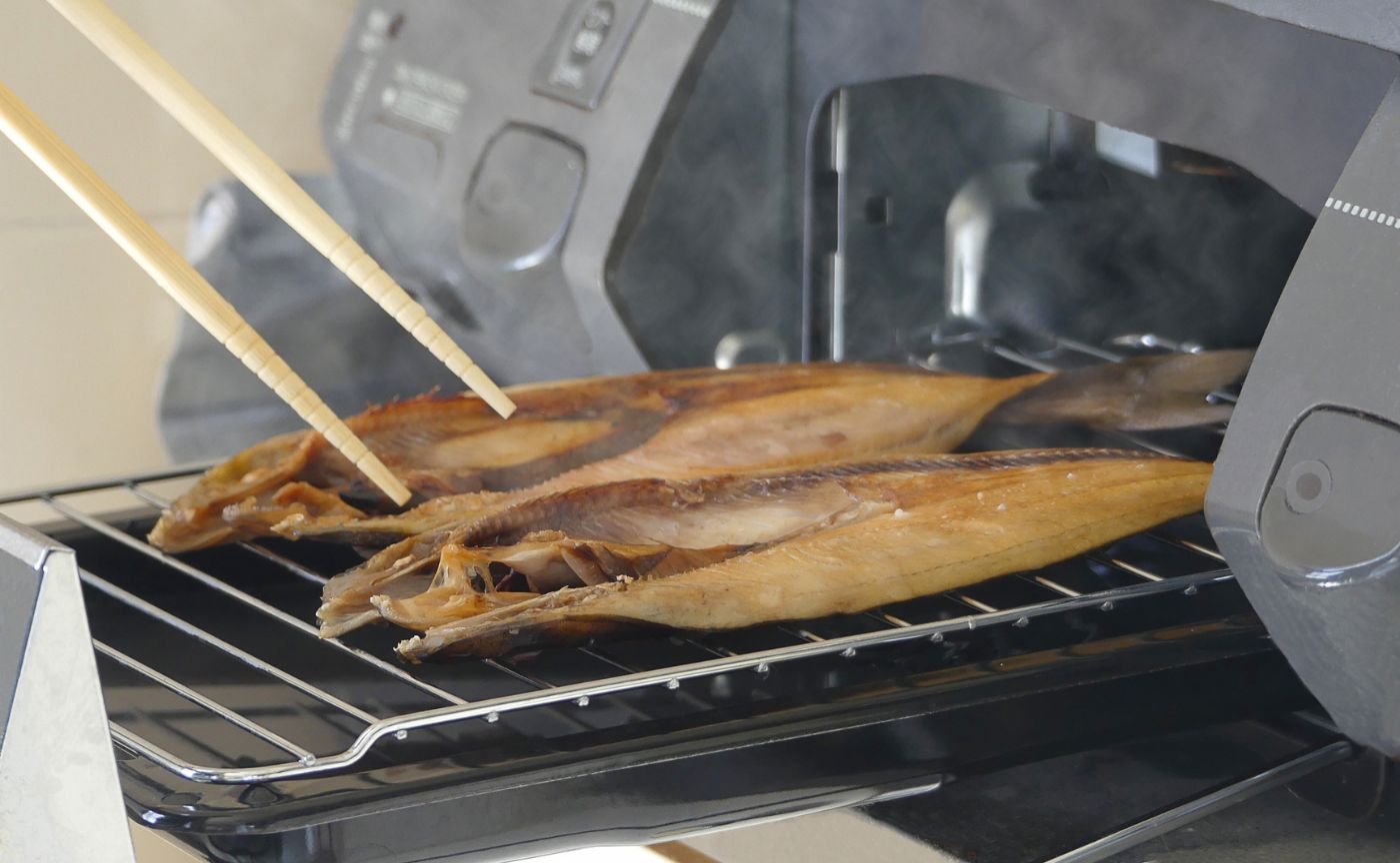 調理中の魚焼きグリル