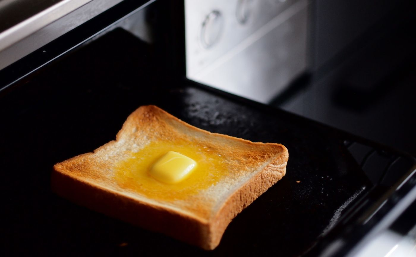 魚焼きグリルで焼いたパン