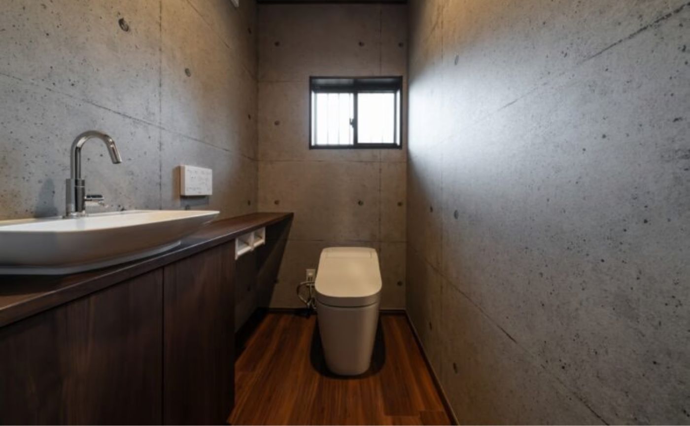 フロアタイルを採用し清潔機能でお手入れがラクになったトイレの施工事例